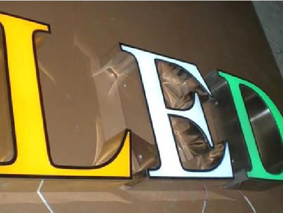 安仁介绍LED招牌的基础知识。
